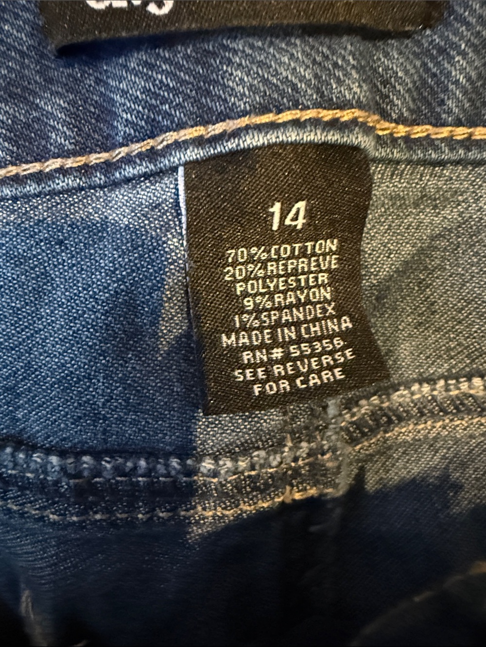 A lot of 2 Women’s Blue Denim Jeans - Classic Mid Wash size 14 - Picture 6 of 9